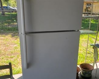 This refrigerator works great!