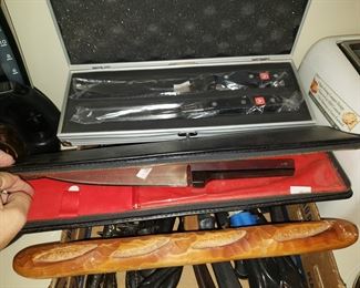 The owner had been a chef and there are some nice higher end knives here- be careful!!