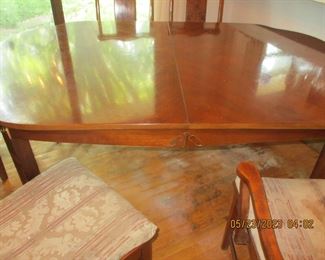 Vintage Bernhardt dining table with 6 chairs and 2 leaves and matching China Cabinet