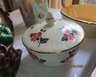 Hall bowl with lid