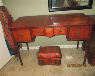Nice writing desk