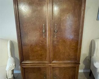 $250 - Armoire