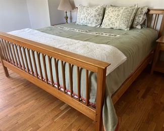 Vermont Tubbs King bed (headboard, footboard and frame only)