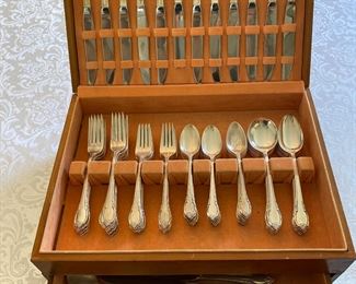 1847 Rogers Bros Remembrance vintage silverplate flatware set