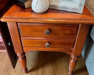 Hammary end tables (2)