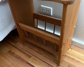 Wooden table/magazine rack