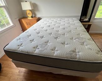 Queen mattress, box springs & frame