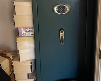 Sentry safe holds multiple weapons 