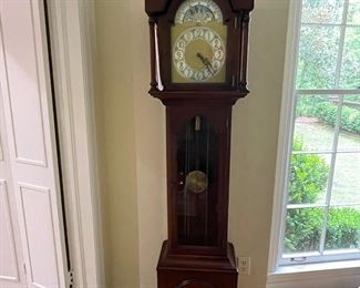 Colonial of Zeeland case clock w/cherry finish 