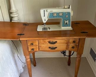 Singer sewing machine w/table