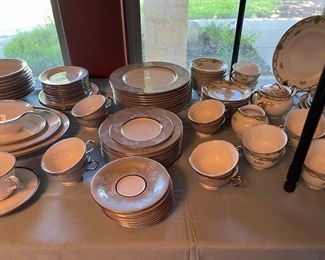 Castelon Lace china set