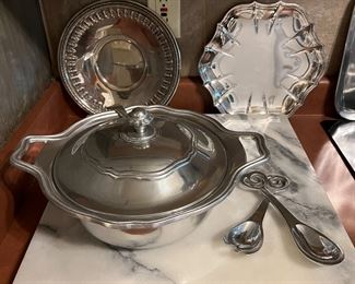 Wilton Armetale soup tureen