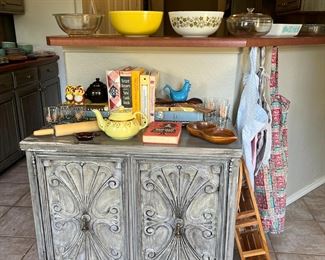 more vintage cookbooks and aprons