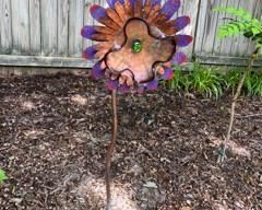 Spinning flower made with metal and glass