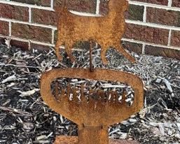 Metal cat welcome sign