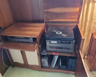 Sounded system and vintage cabinet 