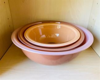 Pyrex Bowls
Set of 3