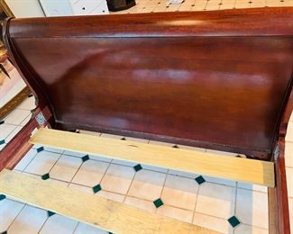 Sleigh Bed-Queen
Footboard 