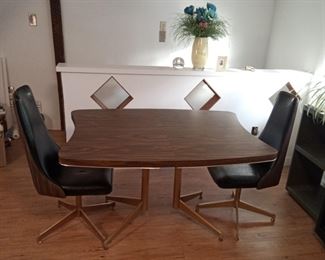 MCM Atomic table & chairs