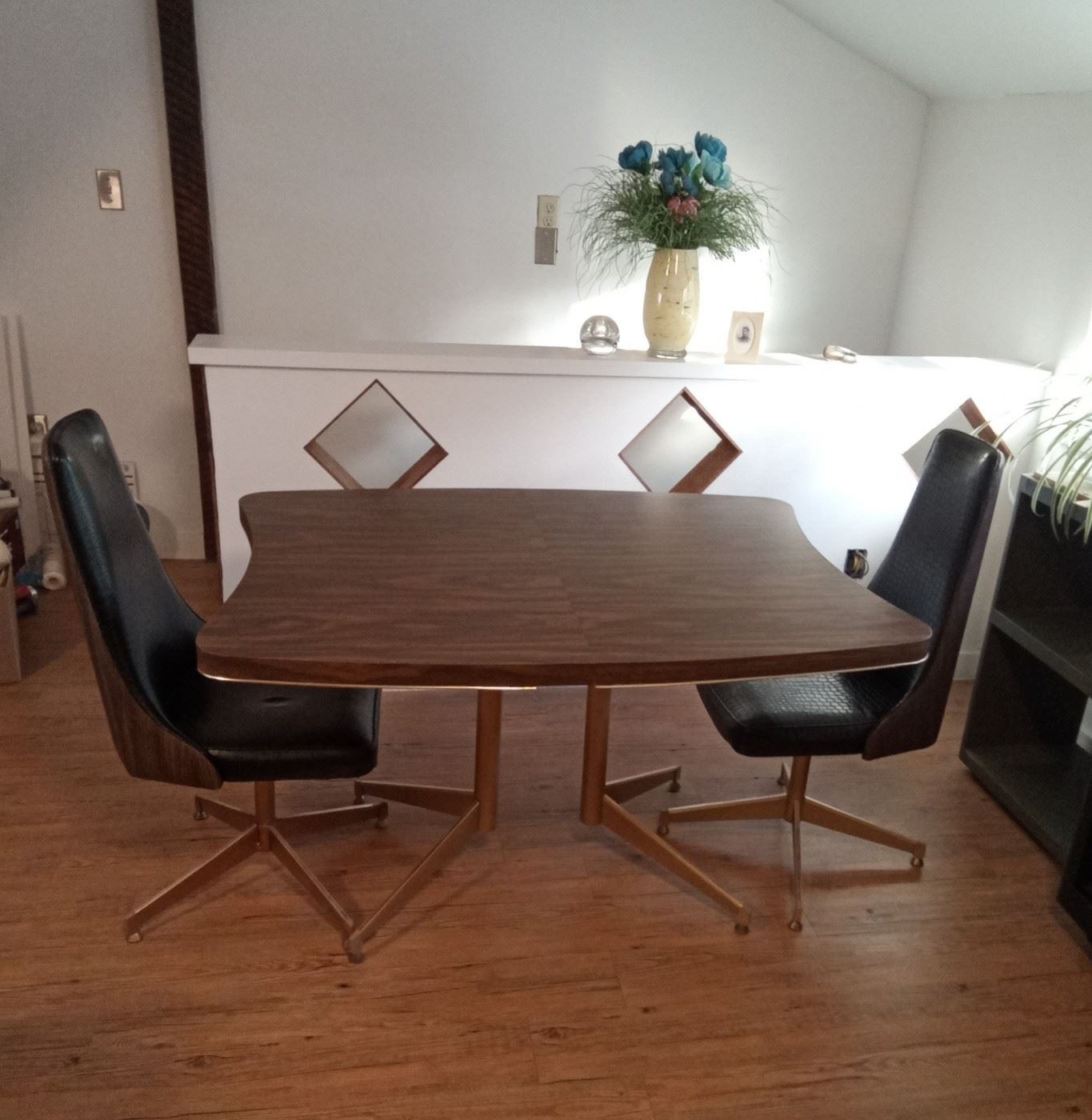 MCM Atomic table & chairs