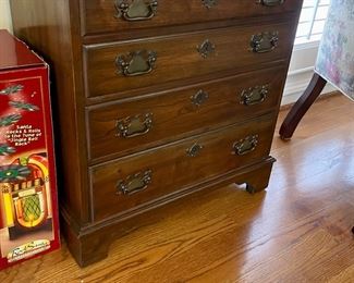 Chests of drawers
