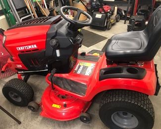2019 Craftsman tractor mower in like new contain with work bagger system  ans extra blades. Very low hours 