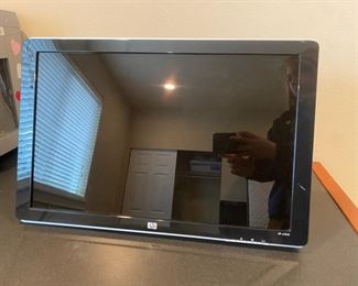 HP W2408 Monitor With Wall Mount