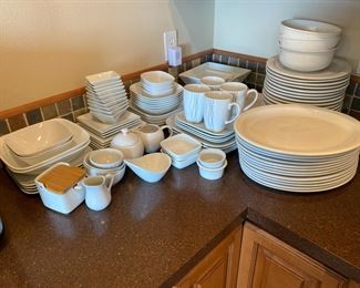 Porcelain Dishware Serveware Mugs