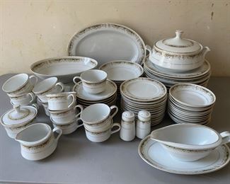 Queen Anne Signature Collection China Set