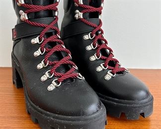 Pair of Women’s Montcler Boots in very good/gently used condition. 

Size 37
