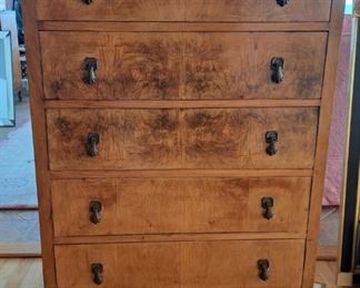 Antique chest of drawers 