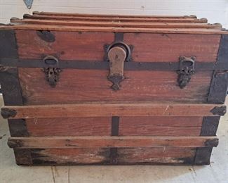 Vintage trunk 