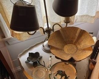 Assorted lamps and ashtrays.