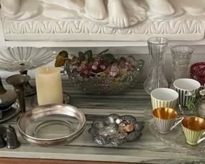 Decorative accessories.