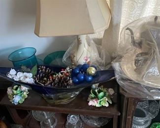 Decorative accesories.