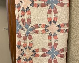 Double Wedding Ring quilt