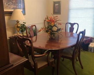Dining table with extra leaf and six chairs