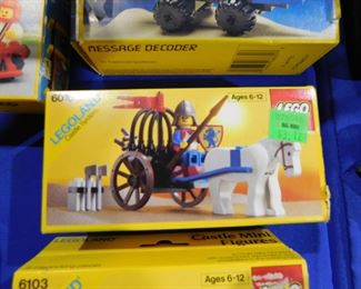 Vintage Lego min fig castle