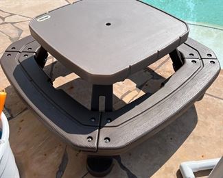 Little Tikes Fold n’ Store Picnic Table