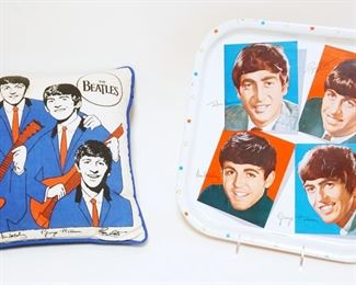 1004 THE BEATLES 1960'S COLLECTIBLE LOT INCLUDES THROW PILLOW, HAS SOME STAINING & WORCESTERWARE TRAY, APPROXIMATELY 13 IN SQUARE