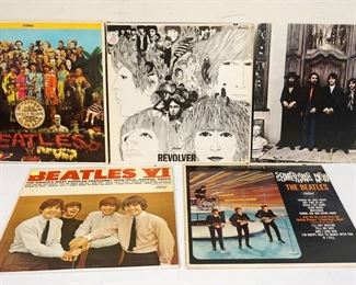 1015 LOT OF 5 VINYL BEATLES ALBUMS INCLUDES SGT PEPPERS, REVOLVER, HEY JUDE, BEATLES VI & SOMETHING NEW