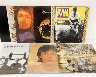 1020 LOT OF PAUL MCCARTNEY/PAUL MCCARTNEY & WINGS VINYL ALBUMS INCLUDES SELF TITLED, RAM, BAND ON THE RUN, RED ROSE SPEEDWAY, WINGS WILD LIFE, MCCARTNEY II PLUS 45 RPM & LONDON TOWN
