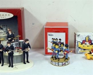 1046 LOT OF CONTEMPORARY BEATLE COLLECTIBLES INCLUDES KEEPSAKE ORNAMENT & HEIRLOOM ORNAMENT COLLECTION & CORGI CLASSICS YELLOW SUBMARINE