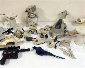 1079 STAR WARS LARGE LOT OF TOYS AND PARTS AS FOUND