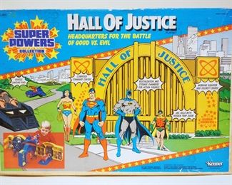 1165 KENNER SUPER POWERS COLLECTION 1984 HALL OF JUSTICE HEADQUARTERS PLAYSET, NEW IN BOX. BOX MAY HAVE SOME WEAR. BOX MEASURES APP. 26 IN X 8 IN X 10 1/2 IN H.