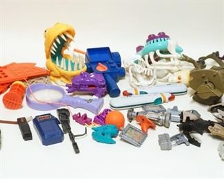 1183 LARGE LOT OF MISC. VINTAGE TOYS. PARTS AND PIECES. AS FOUND