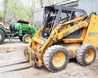 Case 90XT Rubber Tire Skid Loader With Forks, Showing 4552.2 Hours, Powers On
