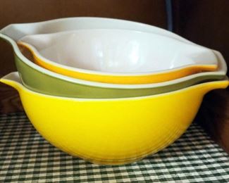 Pyrex Mixing Bowls, Assorted Patterns, Qty 10