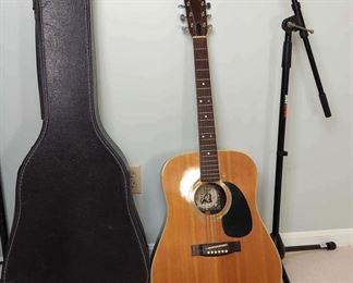 Alvarez 5023 Six String Acoustic Guitar With Mic Stand