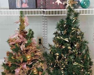 Lighted Topiary Nesting Boxes And Blown Glass Ornaments